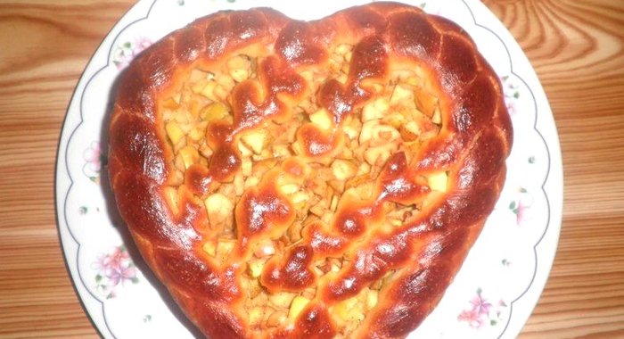 Пирог с яблоками Сердце