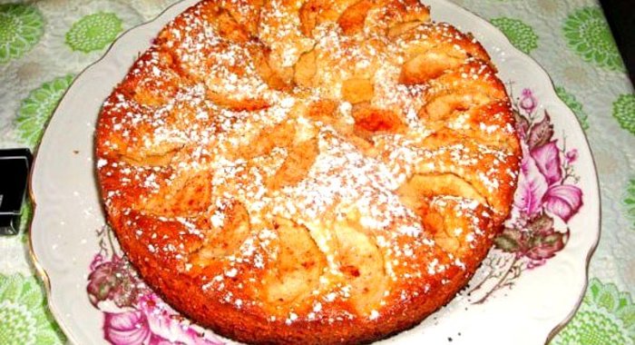 Пирог с яблоками на простокваше