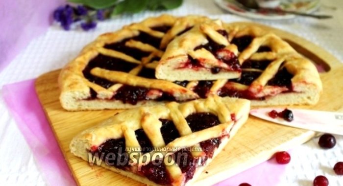 Открытый пирог с клюквой на кефире