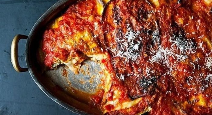Баклажаны, запеченные с сыром и помидорами