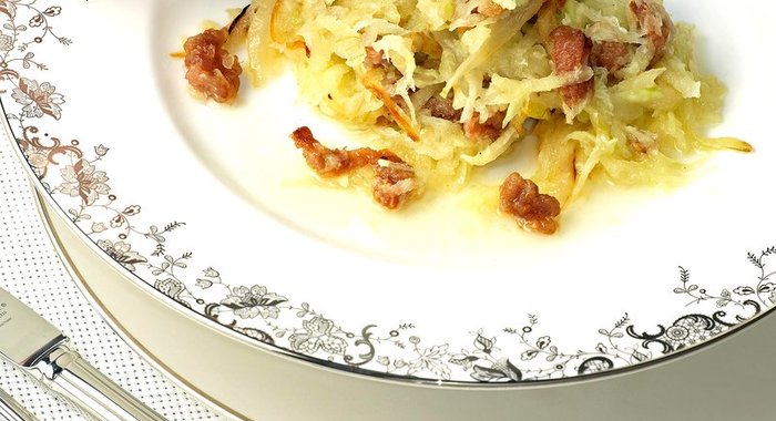 Редька с куриными шкварками