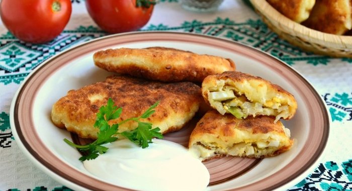 Пирожки из творожного теста с капустой и яйцом