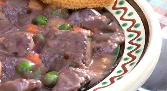 Говядина с овощами по‑бургундски