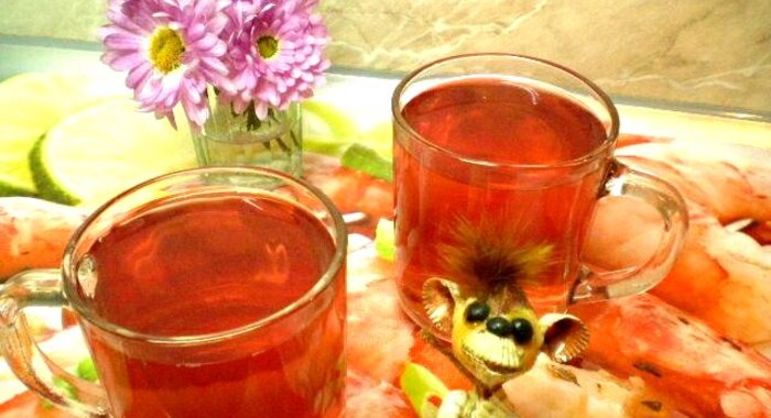 Айвовый компот с черной смородиной