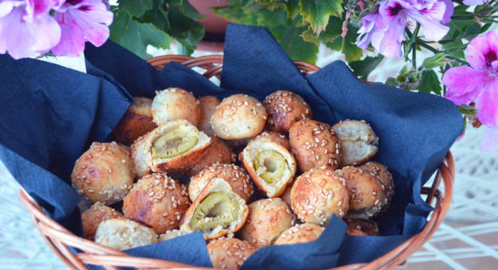 Оливки в тесте