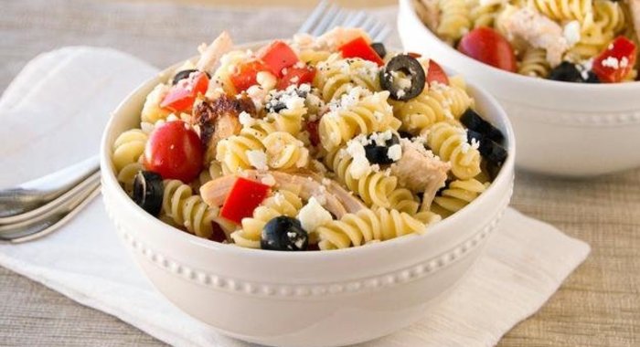Паста с курицей по-гречески