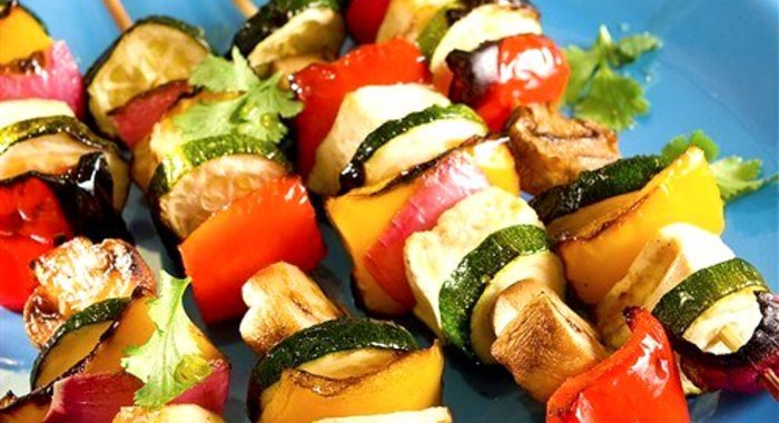 Жареные овощные шашлычки с грибами и соусом якитори