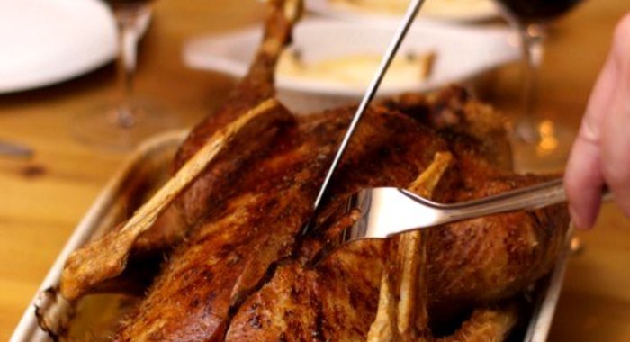 Рождественский гусь с каштанами и соусом Cumberland