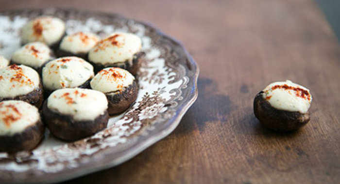 Шампиньоны, фаршированные сыром