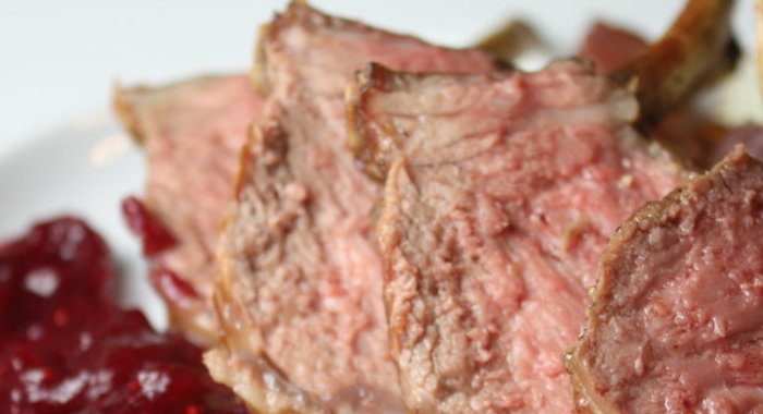 Бараньи ребрышки с клюквенным соусом