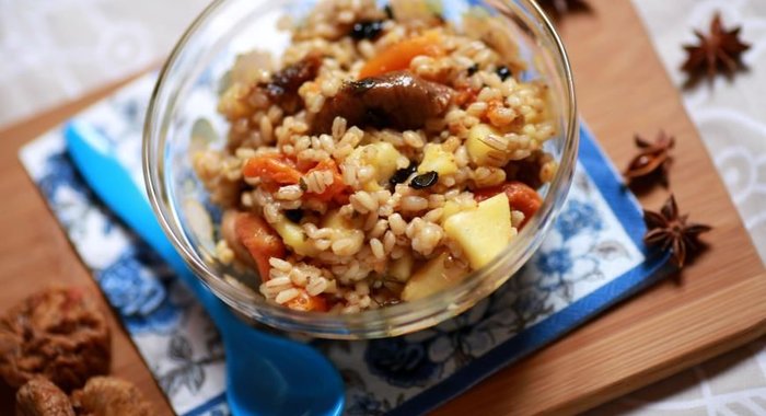 Манник с яблоком