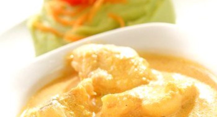 Куриное филе с яблочным соусом и пастернаком