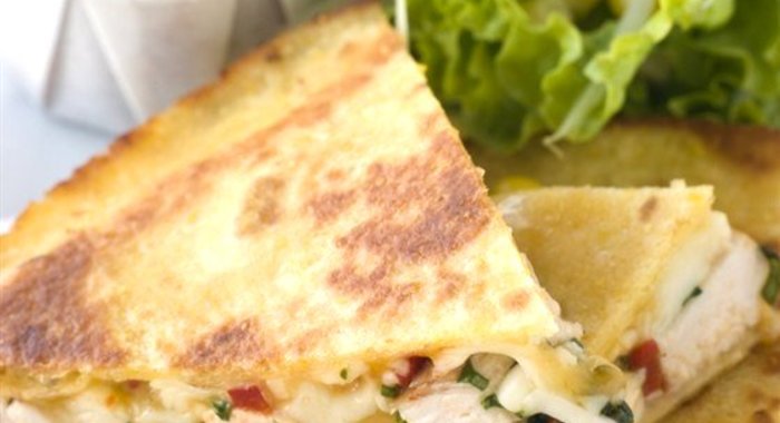 Кесадилья с курицей и баклажанами