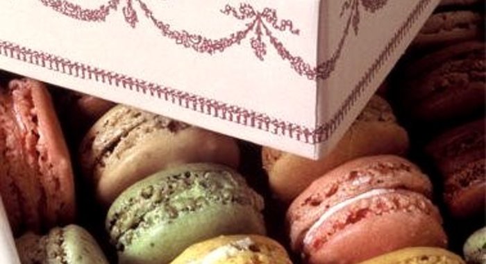 Шоколадно-миндальные пирожные макароны