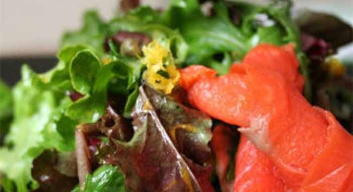 Салат из цветной капусты и семги