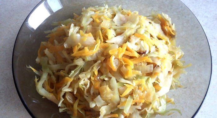 Тушеная капуста с морковью