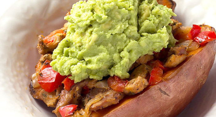 Печеный в фольге картофель с курицей