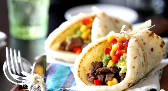 Такос с гуакамоле и кукурузой