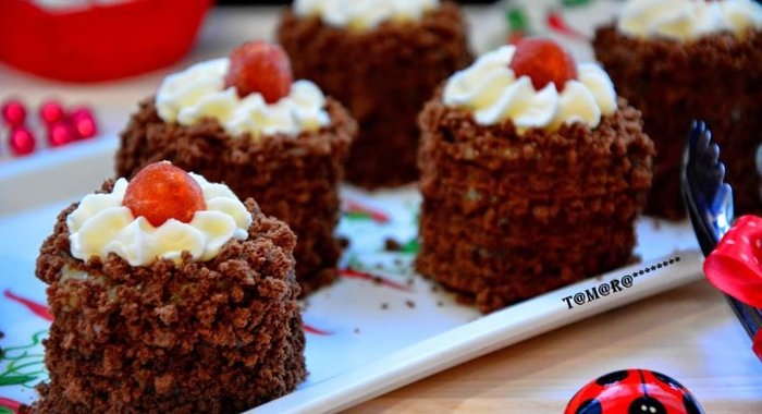 Шоколадные пирожные с кумкватами