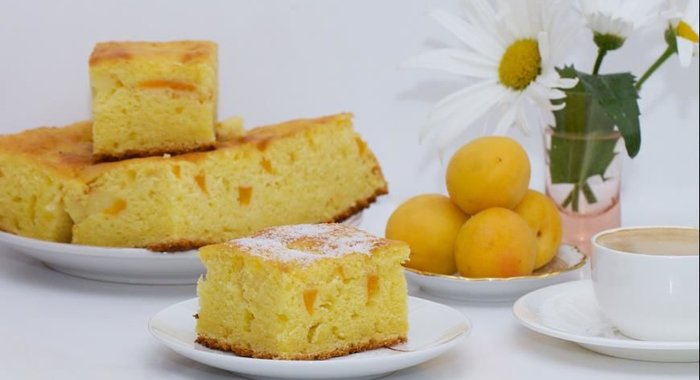 Сливочная шарлотка с абрикосами