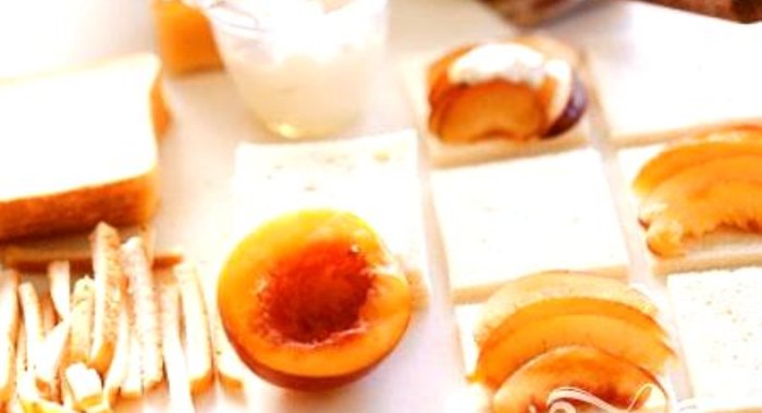 Панини с нектарином и йогуртом