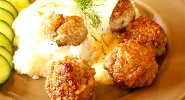 Шарики мясные с орехами и изюмом