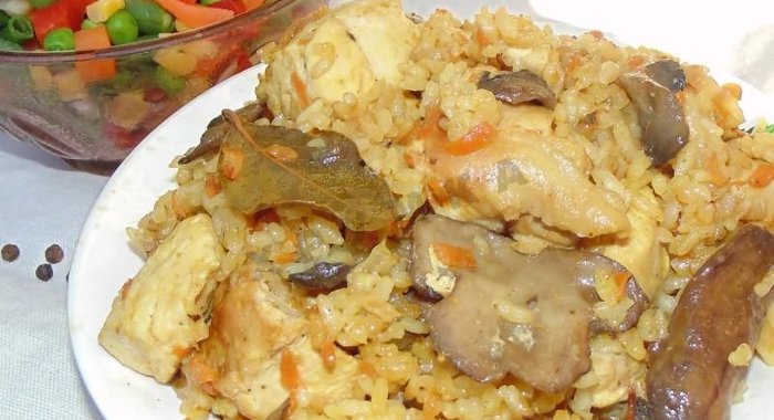 Плов с грибами и курицей в мультиварке