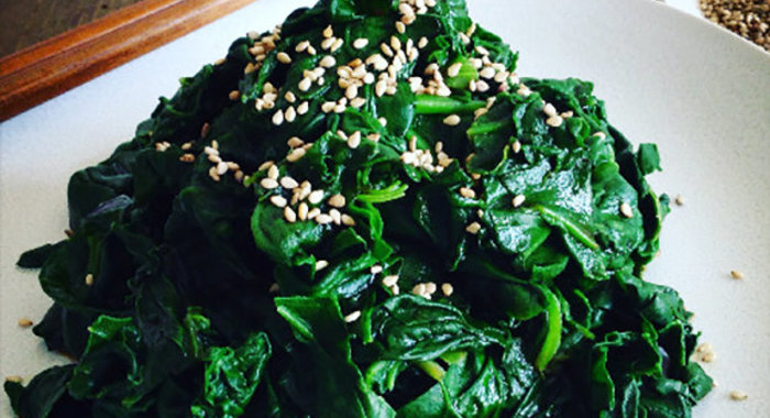 Шпинат в соевом соусе