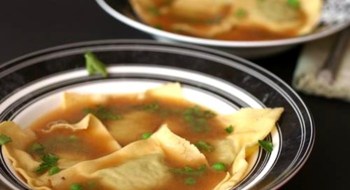 Равиоли с зеленым горошком в лимонном бульоне