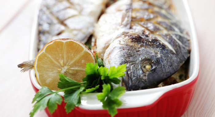 Дорада в духовке с лимоном