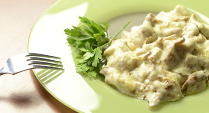 Куриные грудки в сыре и майонезе