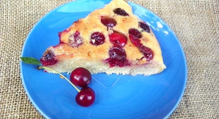 Манник с вишней