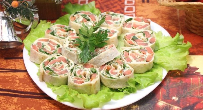 Рулетики из лаваша с красной рыбой