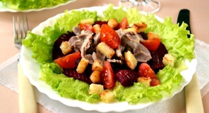 Салат со свёклой и куриными желудочками