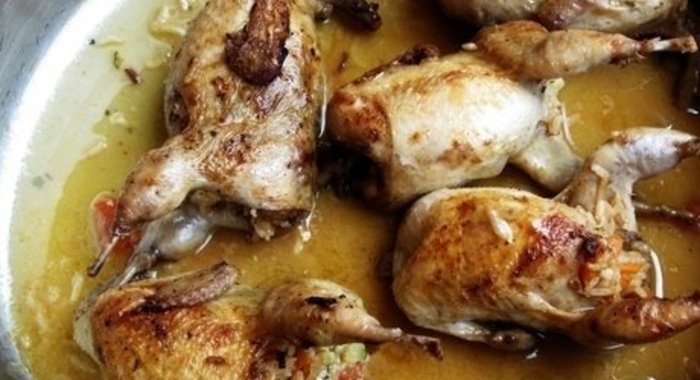 Перепелки, фаршированные рисом и овощами