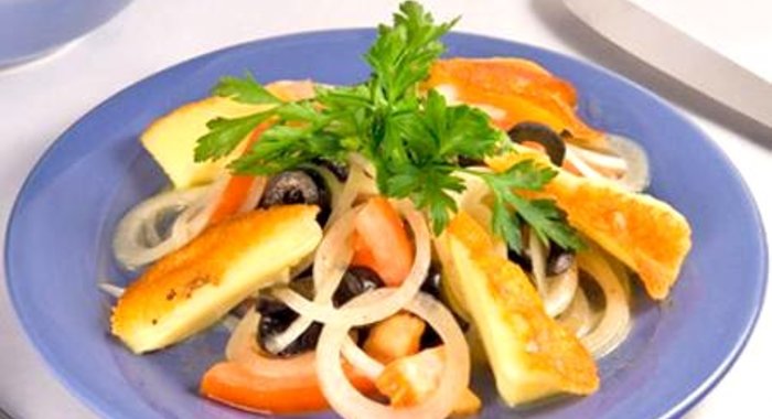 Грузинский салат с сулугуни