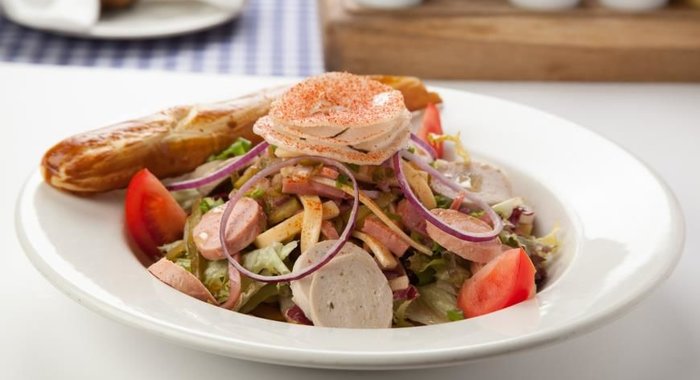 Мюнхенский колбасный салат