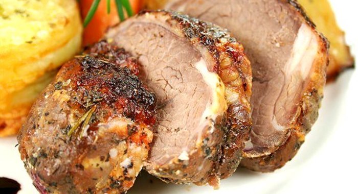 Запеченая баранина по‑гречески с картофелем и маслинами