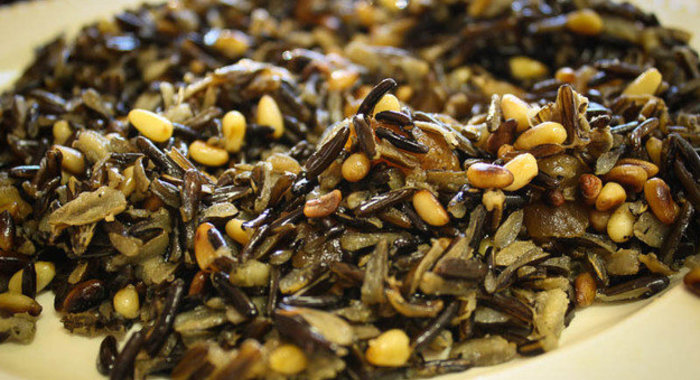 Дикий рис с кедровыми орешками