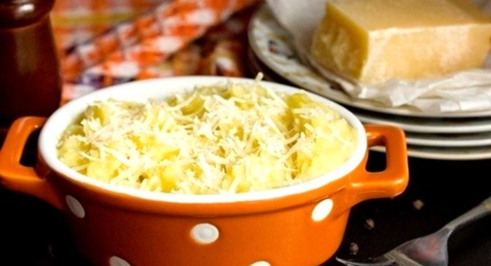 Картофельное пюре с пармезаном и мускатным орехом