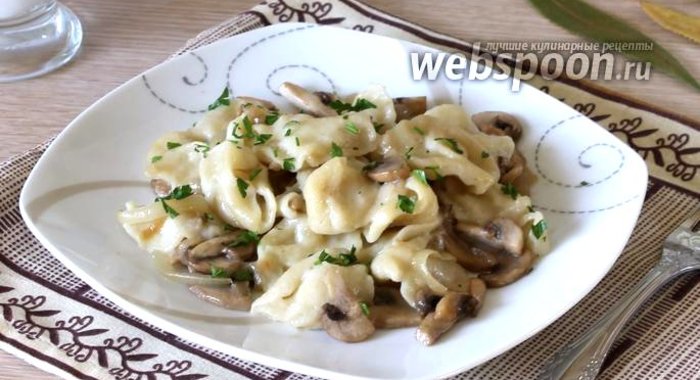 Сметанные галушки с грибами