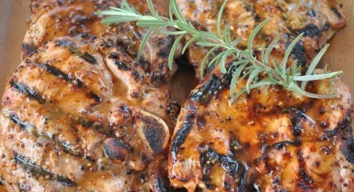 Свиные отбивные с розмарином