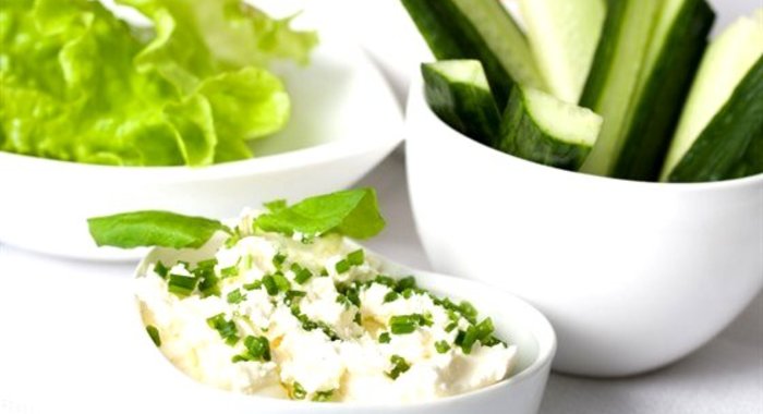 Египетский салат с сыром фета, мятой и укропом