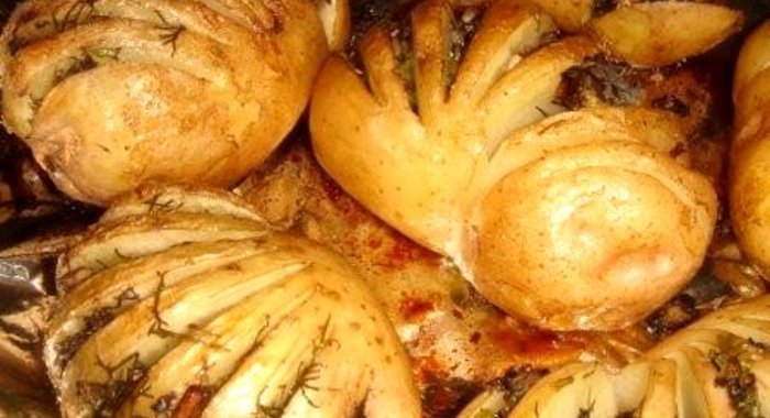 Картошка-гармошка с грибной начинкой