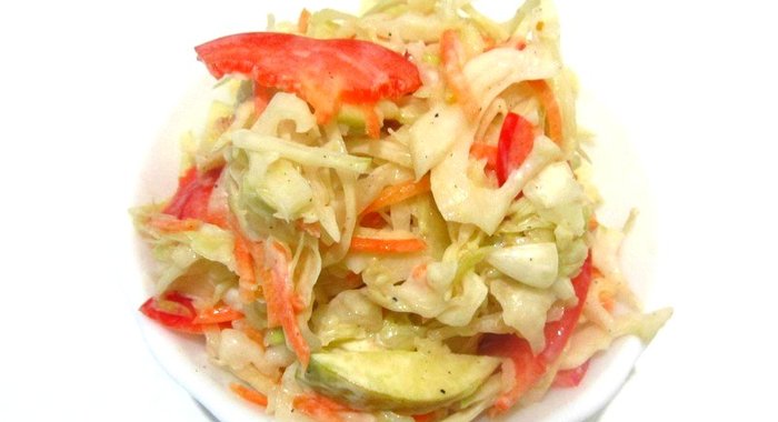 Салат из капусты и сладким перцем
