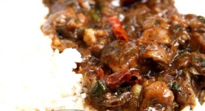 Маринованная тушеная говядина с огурцами