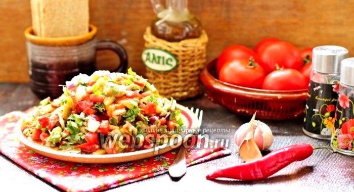 Салат из печёных и свежих овощей