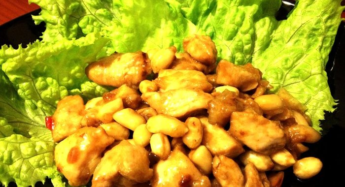 Куриная грудка с арахисом