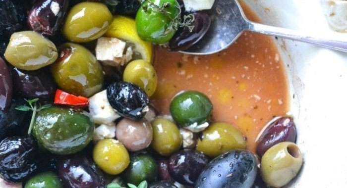 Запеченные оливки с фетой