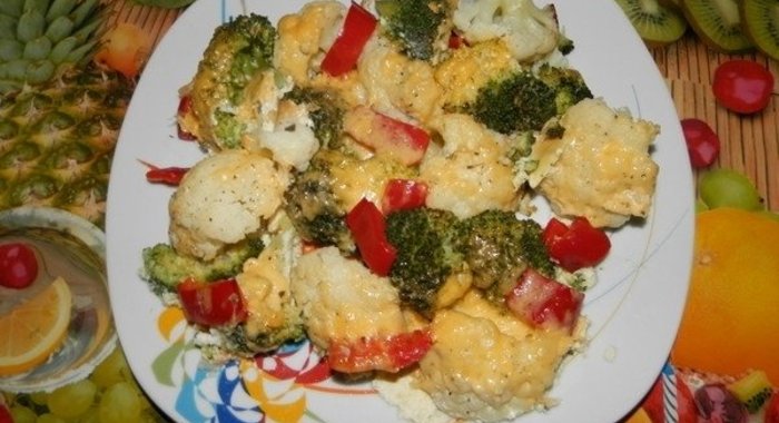 Брокколи и цветная капуста, запеченные под сыром с итальянскими травами